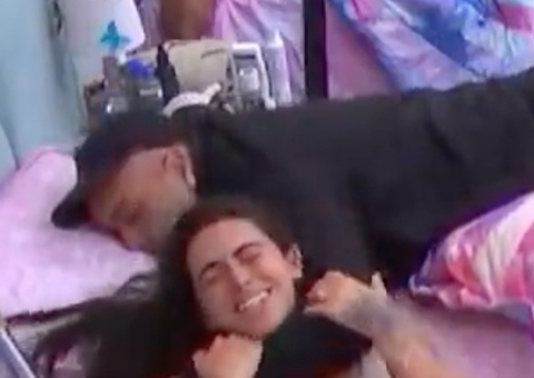 Giovanna cai da cama após tentativa de beijo de Bin Laden; vídeo