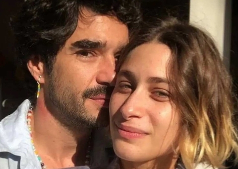 Casada com Caio Blat, Luisa Arraes é clicada beijando filho de Cássia Eller