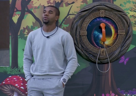 Na mira do líder, Davi faz plantão no Big Fone: ‘toca pelo amor de Deus’