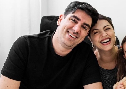 Marcelo Adnet se pronuncia após ser flagrado aos beijos com outra
