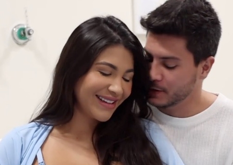 Arthur Aguiar anuncia nascimento do filho e mostra vídeo do parto