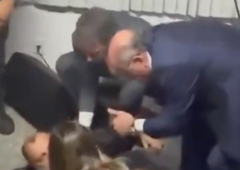 Repórter passa mal durante coletiva em Manaus e é socorrido por Geraldo Alckmin