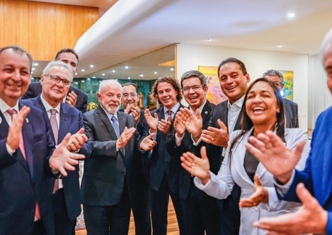 Lula se reúne com senadores e critica fim da reeleição