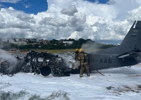 Avião da Polícia Federal cai e deixa dois mortos; veja vídeo