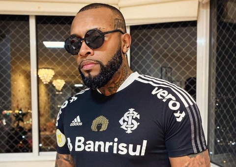 Nego Di quebra carro de homem com facão em briga de trânsito 