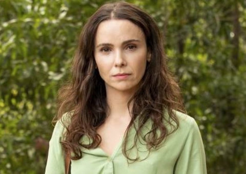 Fã é presa em clínica psiquiátrica por perseguir Débora Falabella 