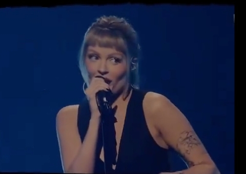 Luísa Sonza é a 1ª brasileira homenageada no Billboard Women in Music e canta com Demi Lovato; vídeos