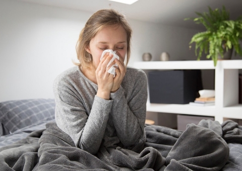 Testes positivos de gripe crescem 63% entre fevereiro e março, diz laboratório