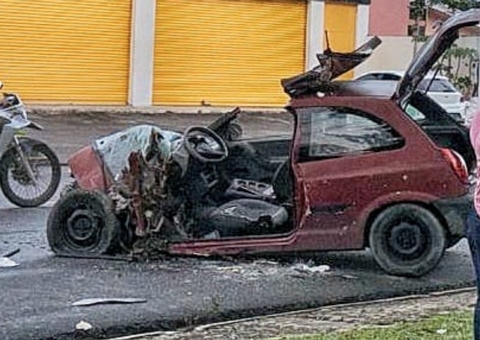 Acidente gravíssimo entre carro e rota do Distrito deixa feridos em Manaus
