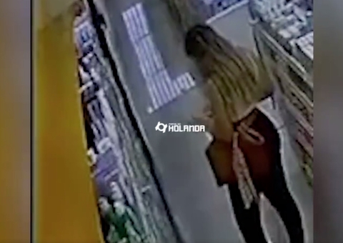 Influencer que testa produtos de beleza é flagrada furtando cosméticos; vídeo