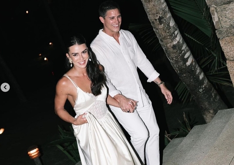 Mari Saad e Rômulo Arantes reúnem famosos em luau pré-casamento