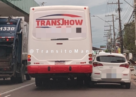 Acidente entre ônibus e carro deixa avenida Constatino Nery congestionada