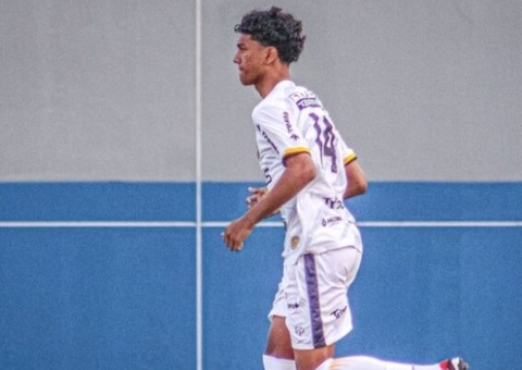 Capitão do Sub-17, zagueiro Jonas estreia como profissional em vitória do Amazonas no Barezão