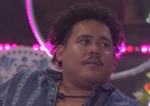 Lucas Buda ‘seca’ Pitel dançando em festa 