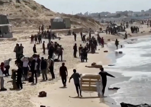 12 pessoas morrem afogadas no mar ao tentar pegar itens de ajuda humanitária em Gaza