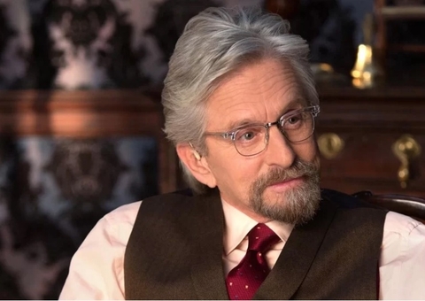 Michael Douglas zomba de Bolsonaro em entrevista a Pedro Bial 