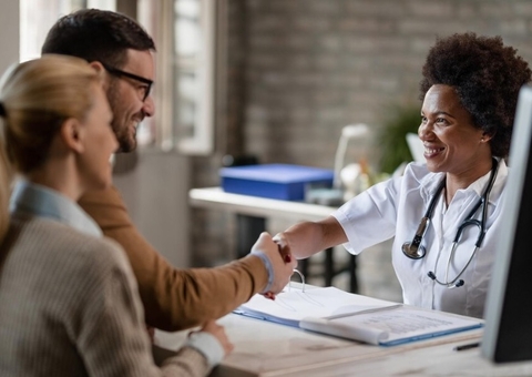 Mulheres poderão levar acompanhante em exames médicos
