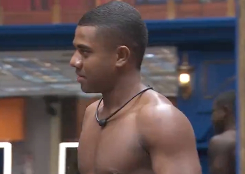 Davi ri e debocha de pergunta no Raio-X 