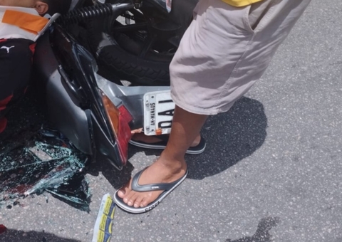 Motociclista sofre fratura exposta em acidente com carro na Avenida Tefé