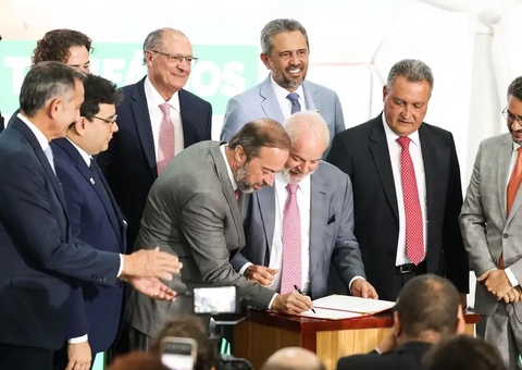 Lula assina MP que prevê redução na conta de luz