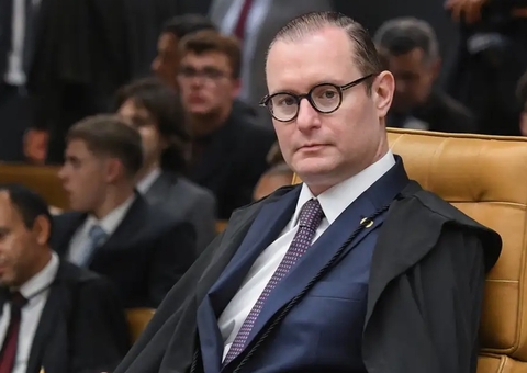   Ex-advogado de Lula, Zanin se declara impedido de julgar recurso de Bolsonaro contra TSE