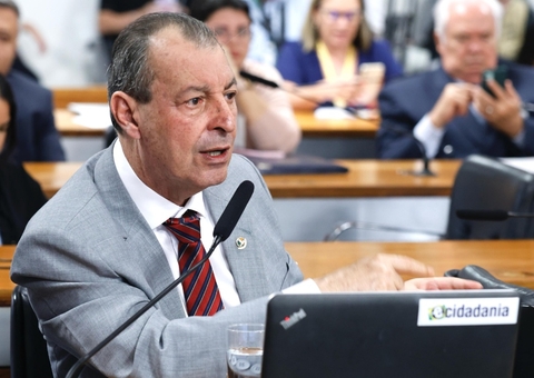 Omar Aziz defende ministra da Saúde e critica negacionistas no Senado Federal