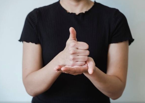 PL assegura comunicação em Libras em instituições a pessoas com deficiência auditiva