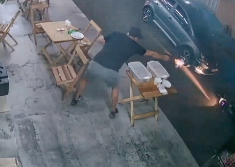 Policial à paisana atira contra assaltantes em churrascaria no São Francisco