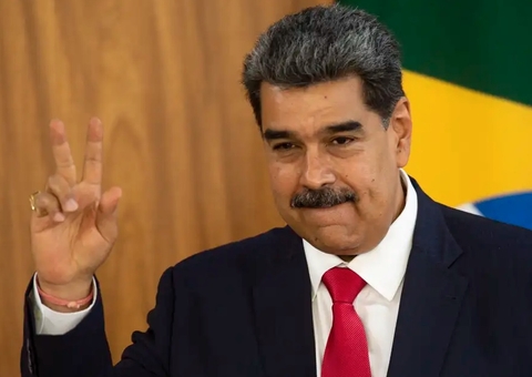 Maduro apresenta cédula de votação da Venezuela em que aparece 13 vezes