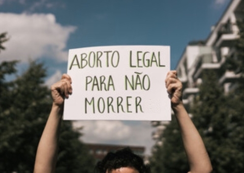 Norma que restringe aborto legal volta a valer após liminar ser derrubada
