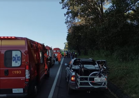 Grupo de ciclistas é atropelado por van; vítimas estão em estado grave