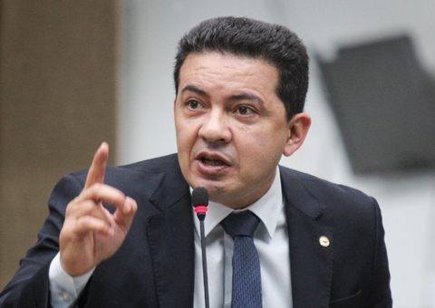 Deputado Péricles diz que relação entre Menezes e Bolsonaro está "estremecida"