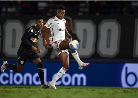 Bruno Henrique sofre entorse e vai desfalcar Flamengo contra o Corinthians