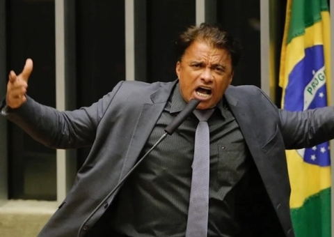 Ex-deputado é preso após contratar carro de som para xingar deputada e criar música ofensiva