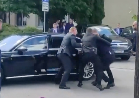 Vídeo: Primeiro-ministro da Eslováquia é baleado no abdômen em ataques a tiros; estado é grave