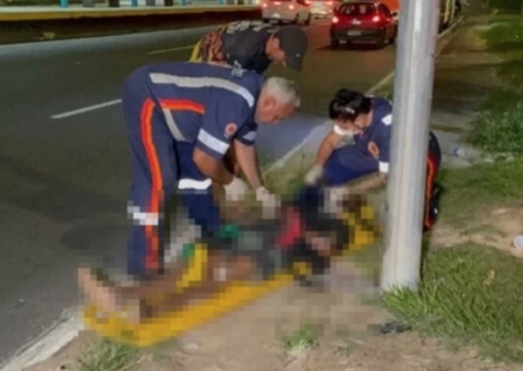 Homem tem braço quebrado ao ser flagrado se masturbando em ponto de ônibus no Coroado