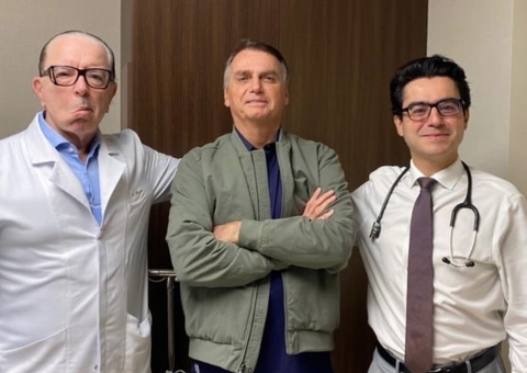 Após 12 dias internado, Bolsonaro recebe alta 