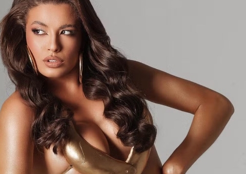 Ex-BBB Beatriz recria look de banana para celebrar aniversário