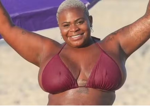 Jojo Todynho leva tombo só de calcinha ao se apressar para ‘date’; veja vídeo