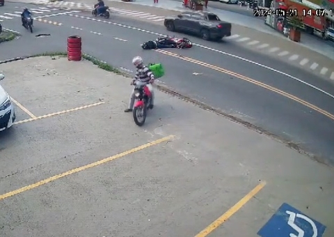 Vídeo mostra acidente que deixou motociclista morto no bairro Parque 10