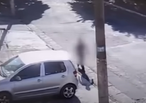 Vídeo mostra adolescente indo à padaria após matar os pais e irmã