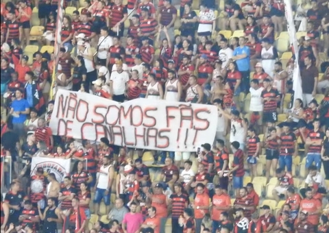Torcida do Flamengo protesta contra Gabigol antes de jogo, em Manaus; veja vídeo