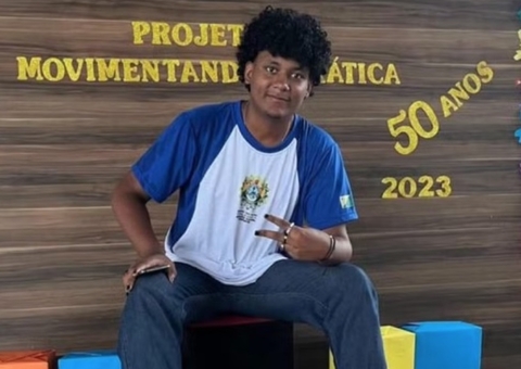 Jovem morre após celular explodir enquanto carregava