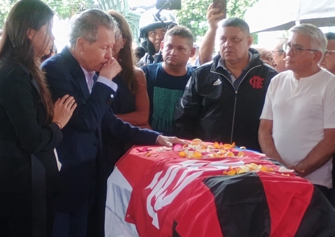 Último adeus: sob aplausos, corpo de Arthur Bisneto é enterrado em Manaus; vídeo