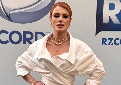 Recém-contratada, Deborah Albuquerque é demitida da Record e descobre por Leo Dias: 'mentira, Leo'