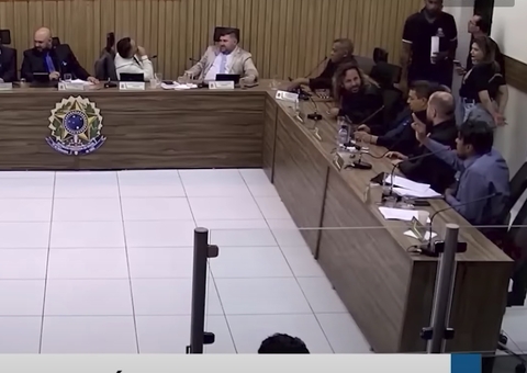 Vereador que imitou macaco para colega em GO vira réu por injúria racial