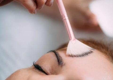 Idosa tem queimaduras de terceiro grau no rosto por peeling de fenol