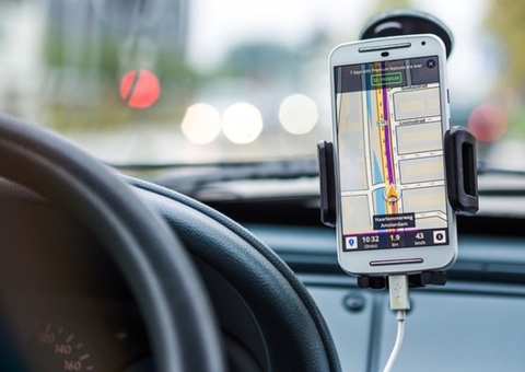 Comissão da Câmara aprova projeto de motoristas de app com INSS de 5% e fim do pagamento mínimo