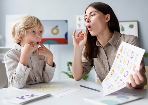 Escolas de Manaus poderão ter fonoaudiólogos para ajudar a detectar distúrbios em alunos 