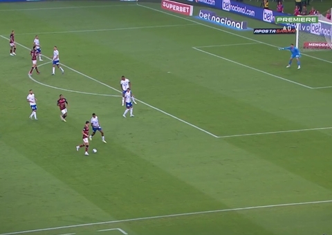 Flamengo vence Bahia por 2 a 1 nos acréscimos e assume liderança no Brasileirão